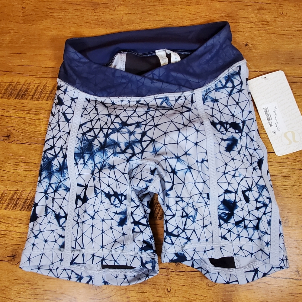 Pace pedal short bike Lululemon size 6 star crushed blue navy blue fox deep
